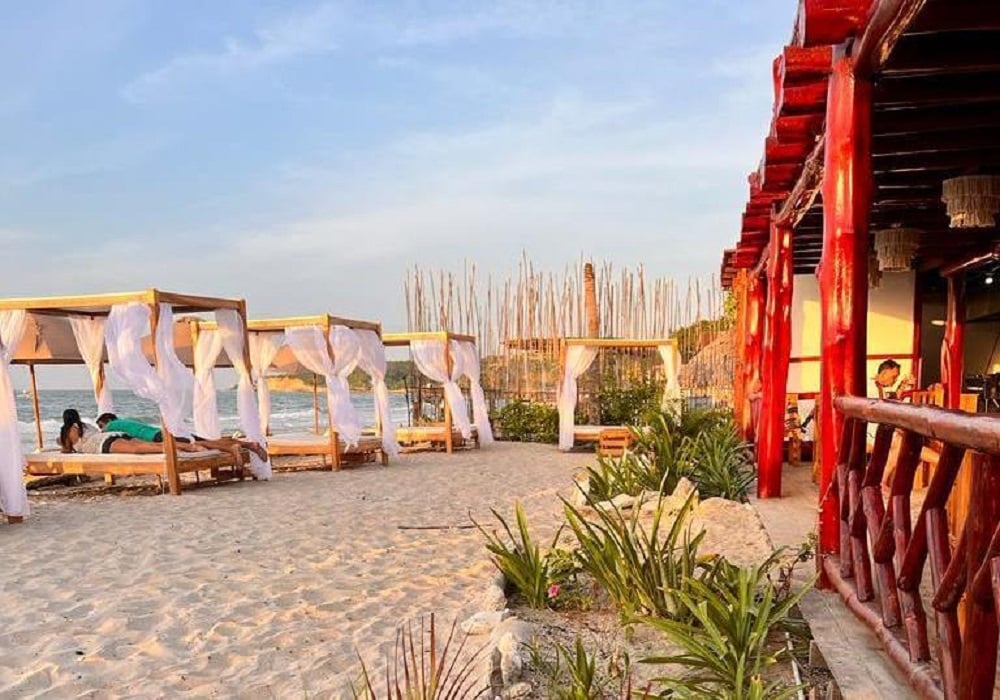 carex beach club playa linda en cartagena